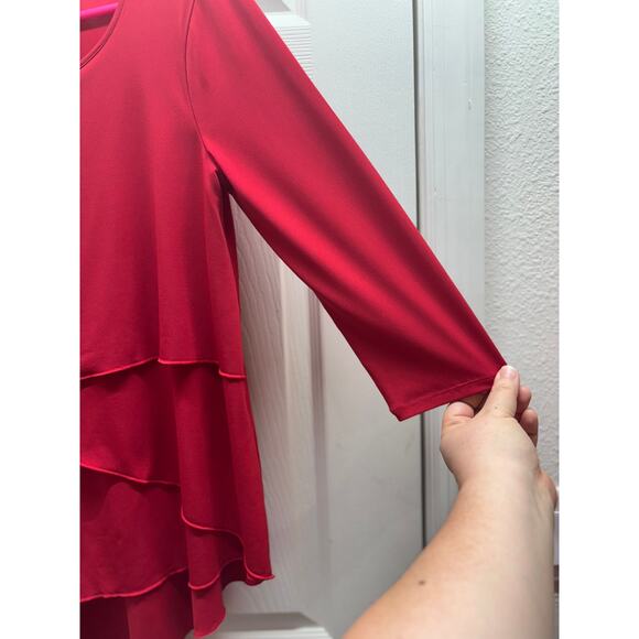 Chico's Size Small (0) Red Scoop Neck 3/4 Sleeve Asymmetric Hem Layered Top - Picture 3 of 4